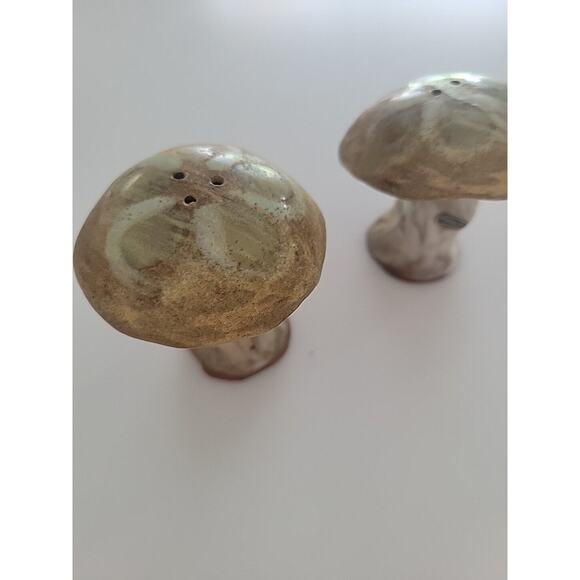 Vintage UCTCI Japan Redware Mushroom Salt & Pepper Shakers 2.5” Kitsch Groovy - Picture 16 of 16